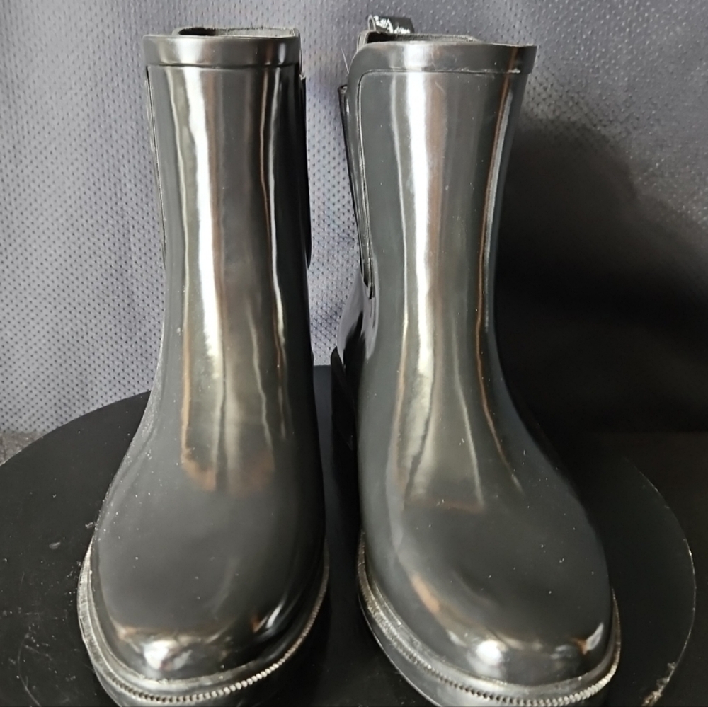 TORY BURCH Women's Foul Weather Black Rubber Rain Boots 7US Size NEW - Picture 2 of 9